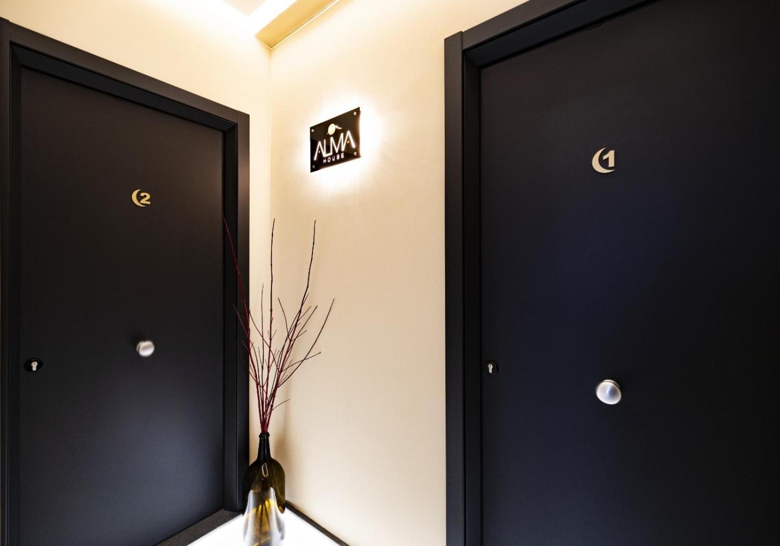 Alma House Apartment Наполи Екстериор снимка