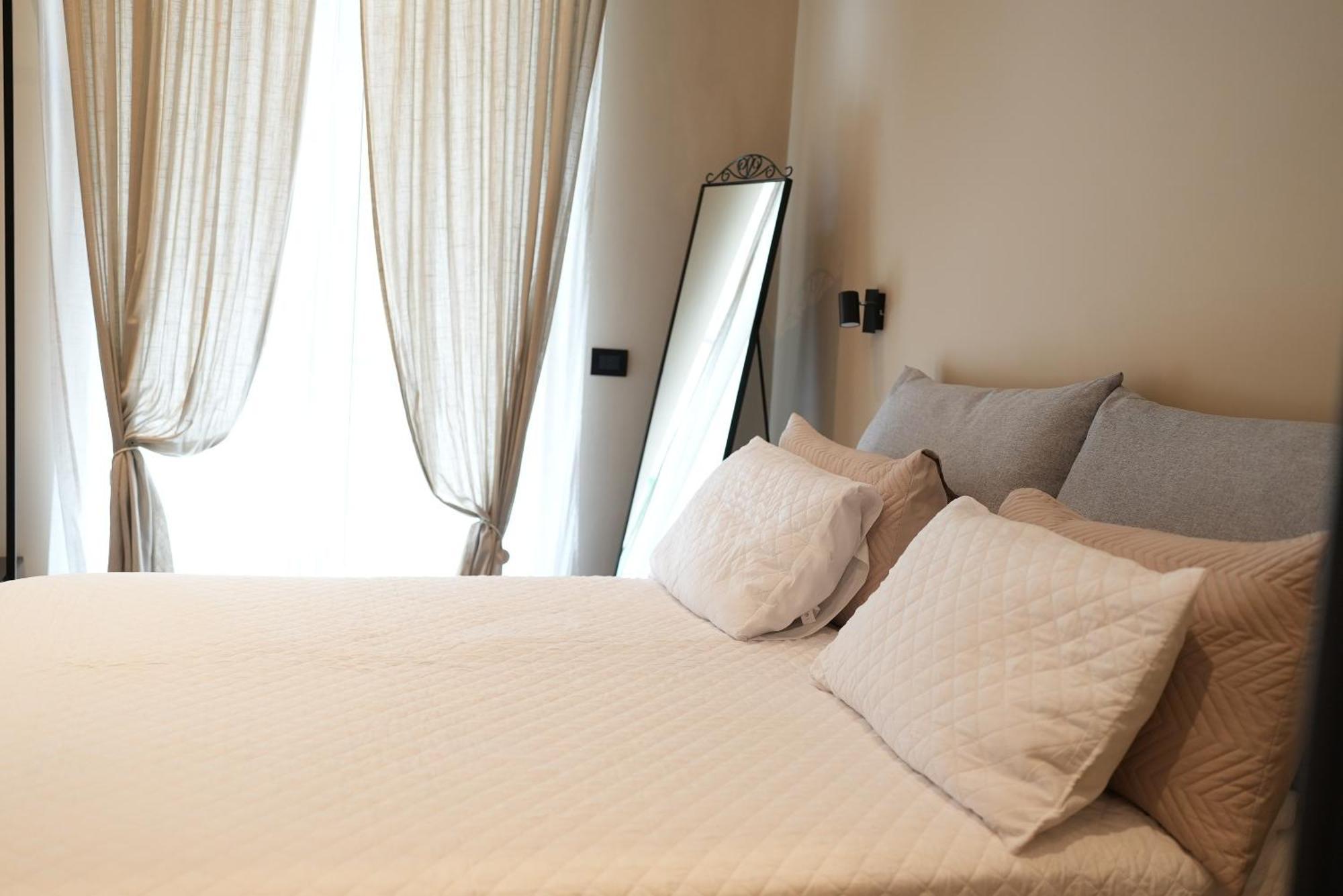 Alma House Apartment Наполи Екстериор снимка