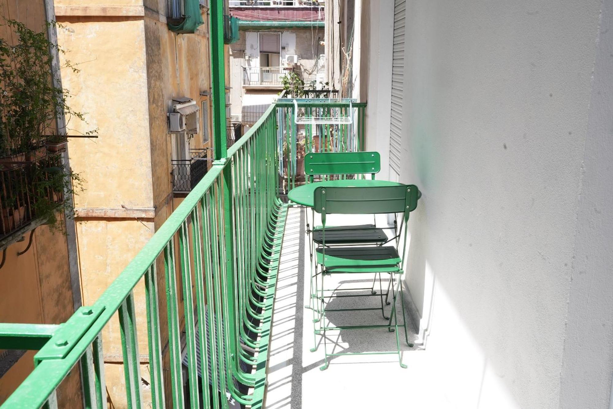 Alma House Apartment Наполи Екстериор снимка